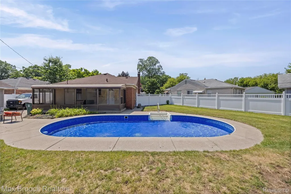 1122 Symes Court Royal Oak City MI 48067