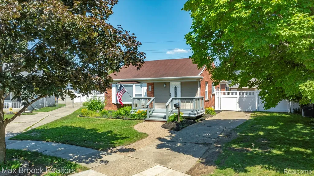 1122 Symes Court Royal Oak City MI 48067