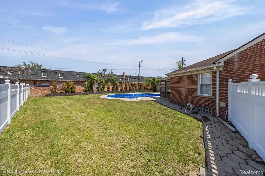 1122 Symes Court Royal Oak City MI 48067
