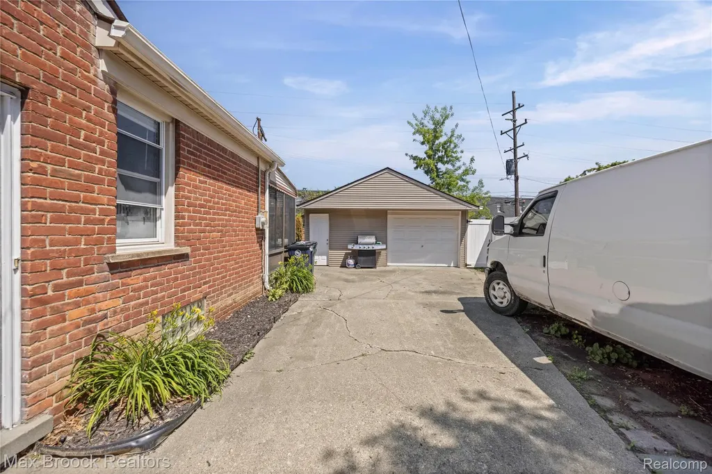 1122 Symes Court Royal Oak City MI 48067