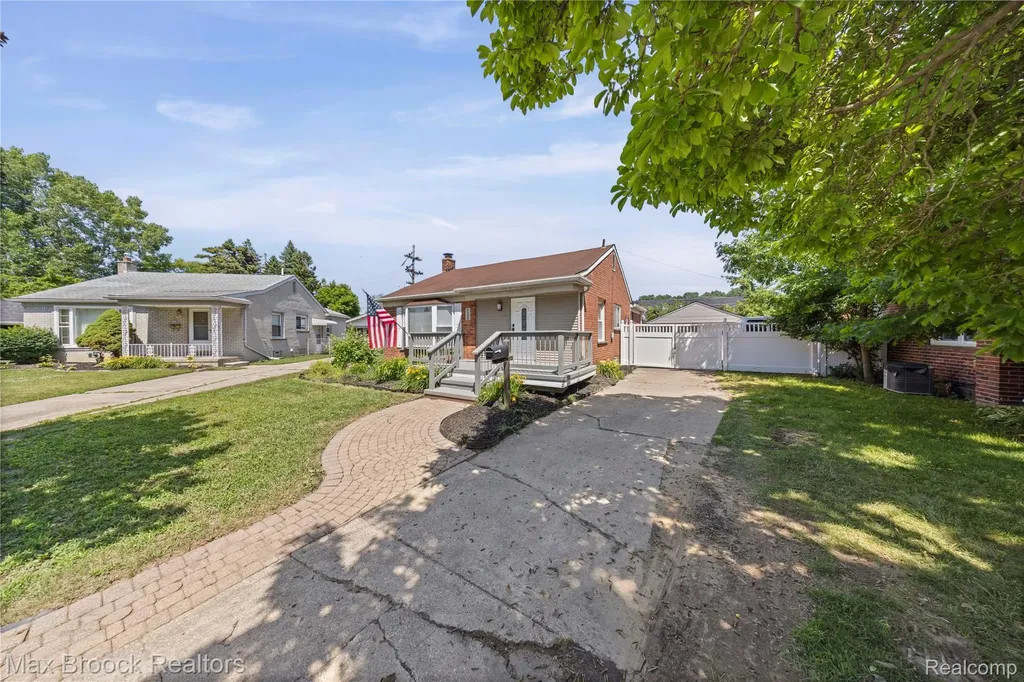 1122 Symes Court Royal Oak City MI 48067