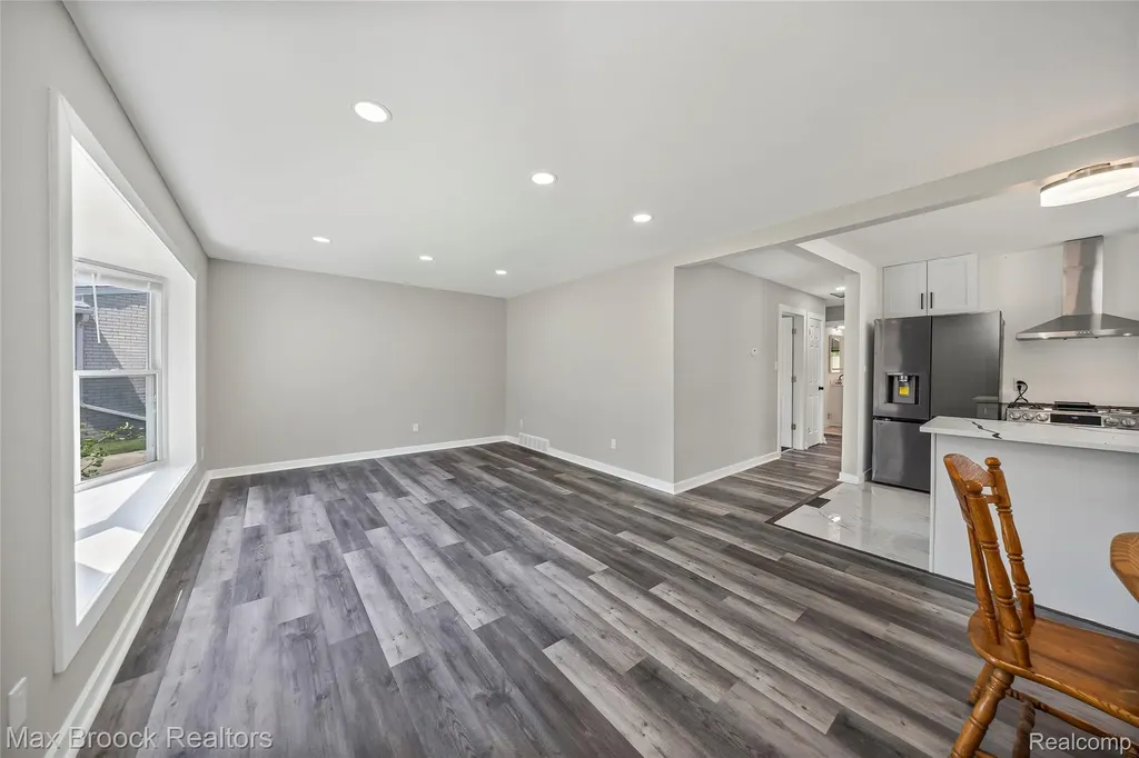 1122 Symes Court Royal Oak City MI 48067