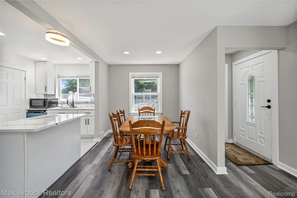 1122 Symes Court Royal Oak City MI 48067