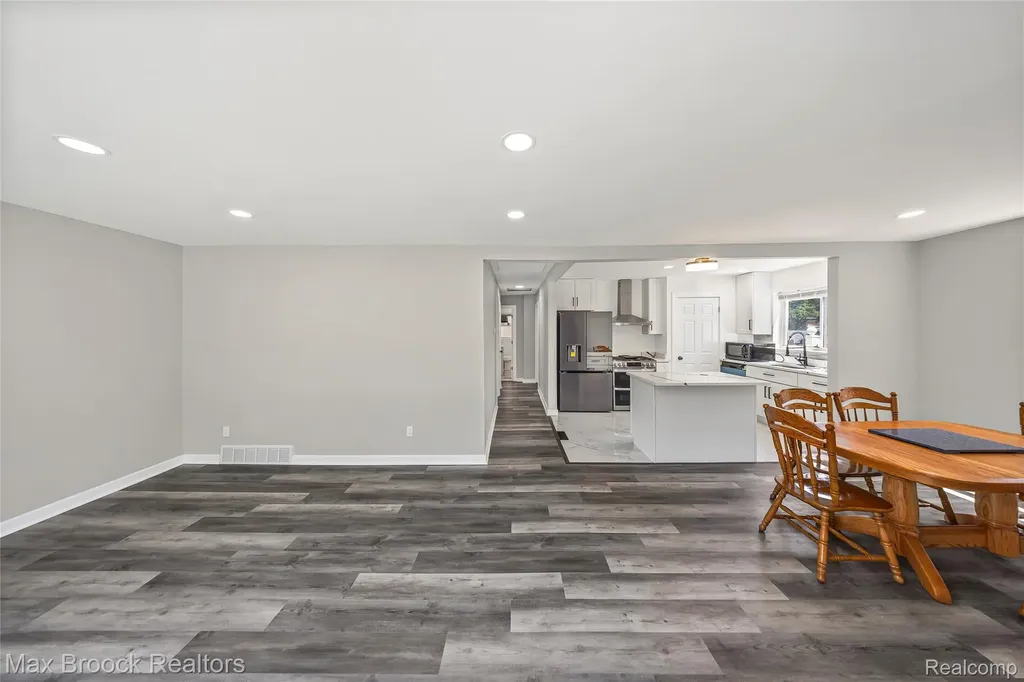 1122 Symes Court Royal Oak City MI 48067