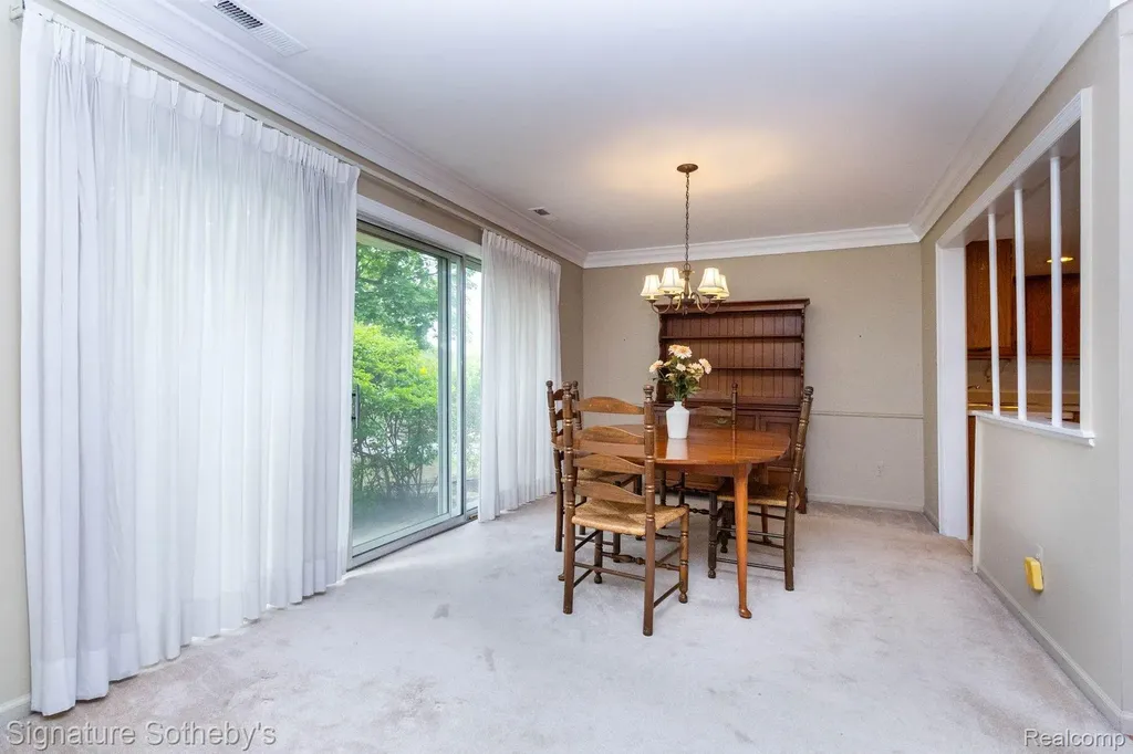19710 W 13 Mile Road Beverly Hills Village MI 48025