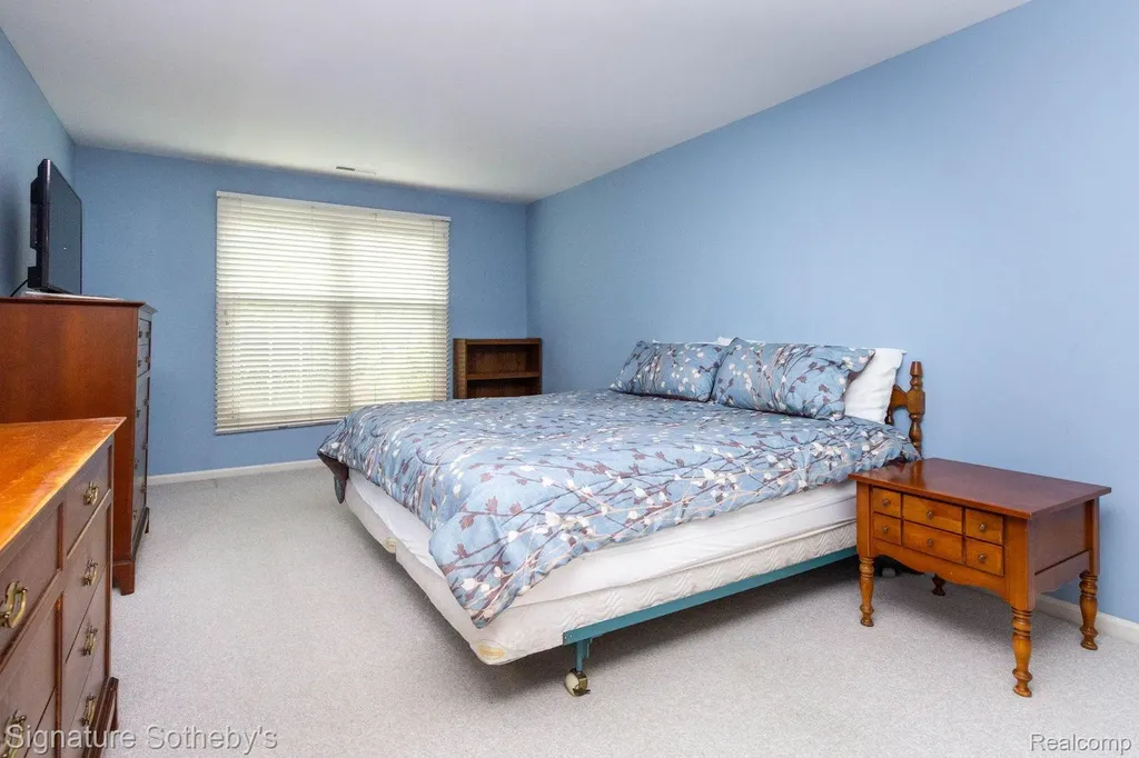 19710 W 13 Mile Road Beverly Hills Village MI 48025