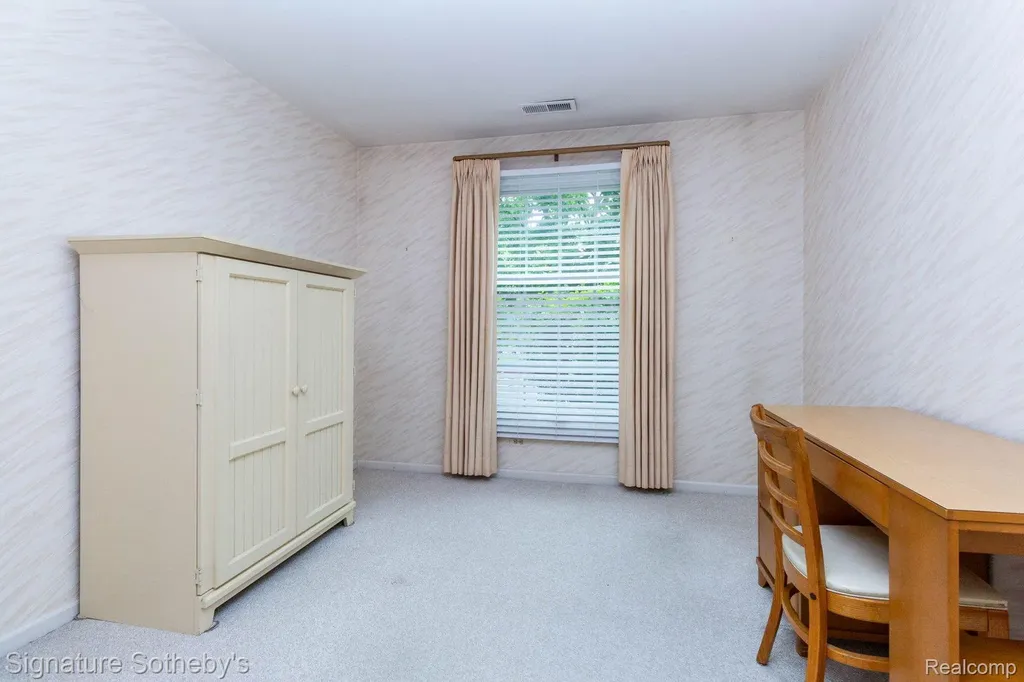 19710 W 13 Mile Road Beverly Hills Village MI 48025