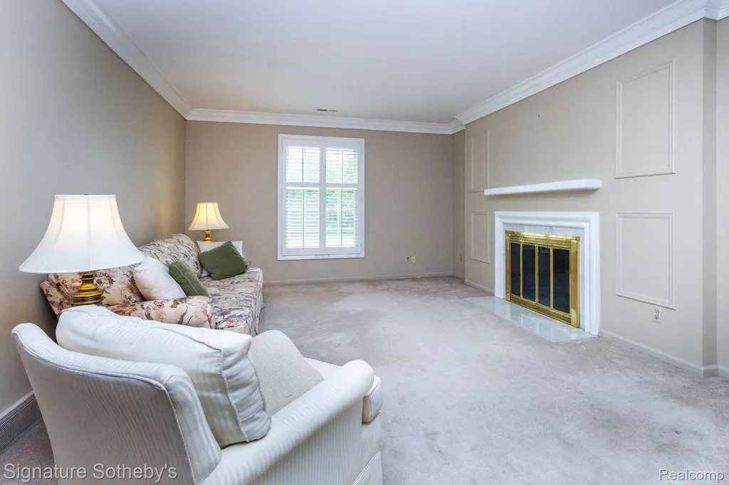 19710 W 13 Mile Road Beverly Hills Village MI 48025