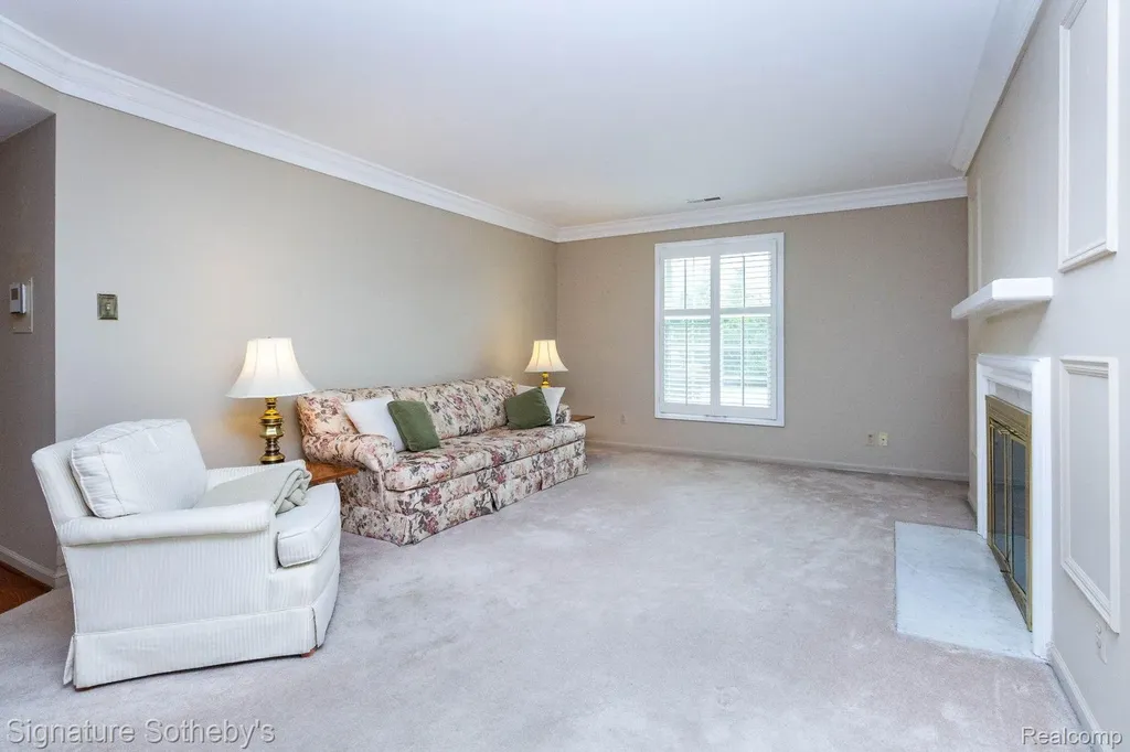 19710 W 13 Mile Road Beverly Hills Village MI 48025