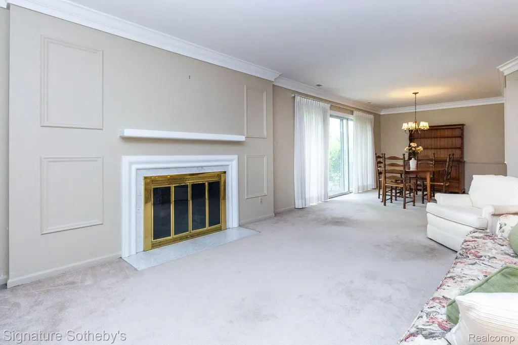 19710 W 13 Mile Road Beverly Hills Village MI 48025