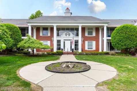 19710 W 13 Mile Road Beverly Hills Village MI 48025
