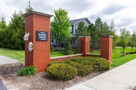 19710 W 13 Mile Road Beverly Hills Village MI 48025