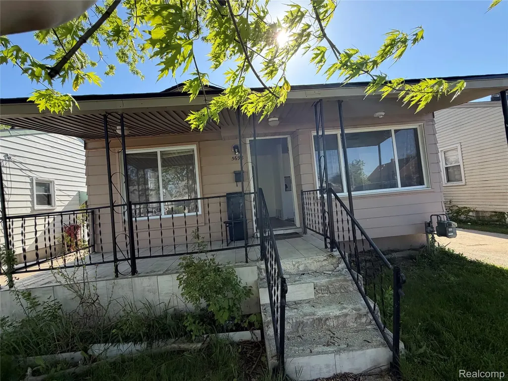 5698 Greenview Avenue Detroit City MI 48228