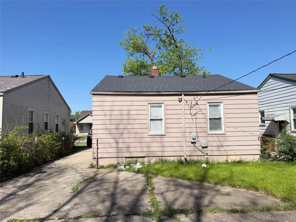 5698 Greenview Avenue Detroit City MI 48228