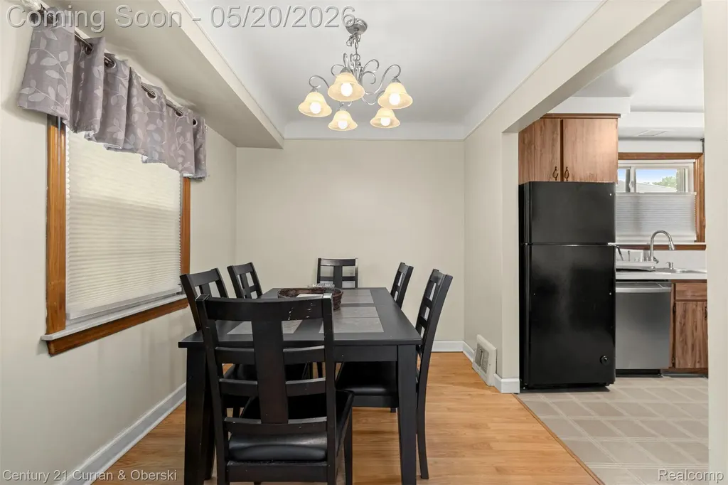 15587 Russell Avenue Allen Park City MI 48101