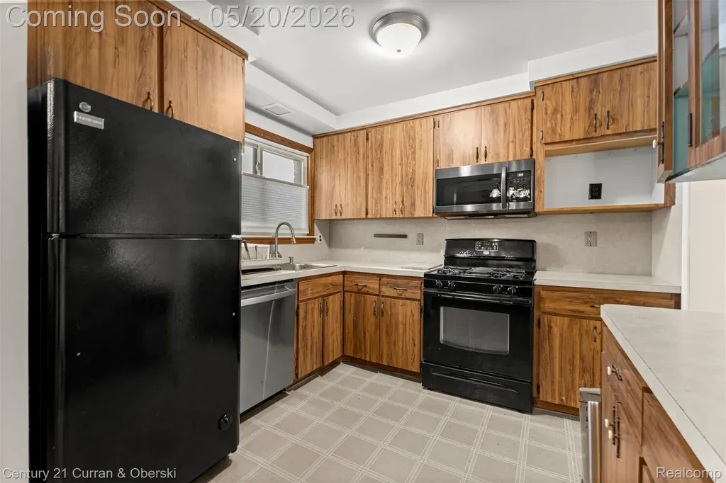 15587 Russell Avenue Allen Park City MI 48101