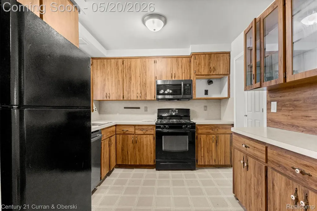 15587 Russell Avenue Allen Park City MI 48101