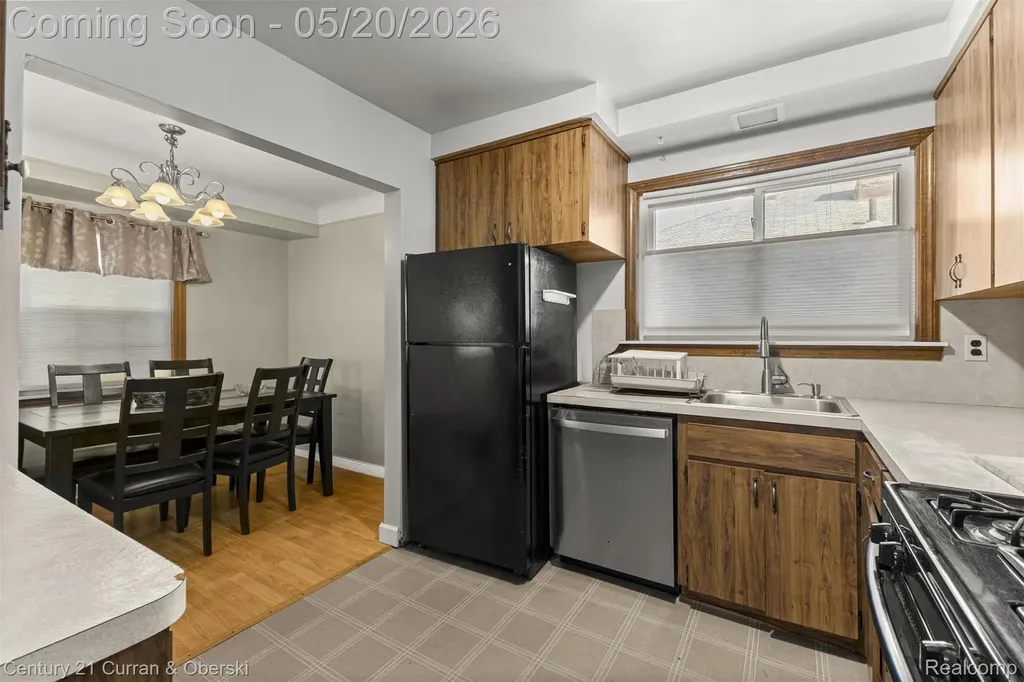 15587 Russell Avenue Allen Park City MI 48101