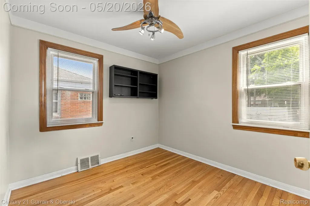 15587 Russell Avenue Allen Park City MI 48101