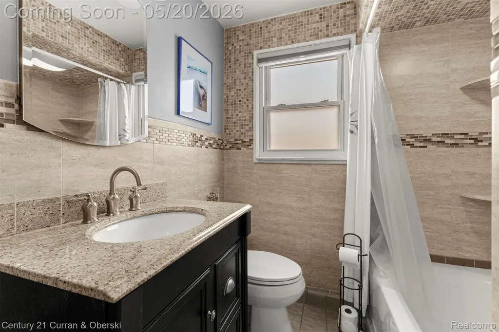 15587 Russell Avenue Allen Park City MI 48101