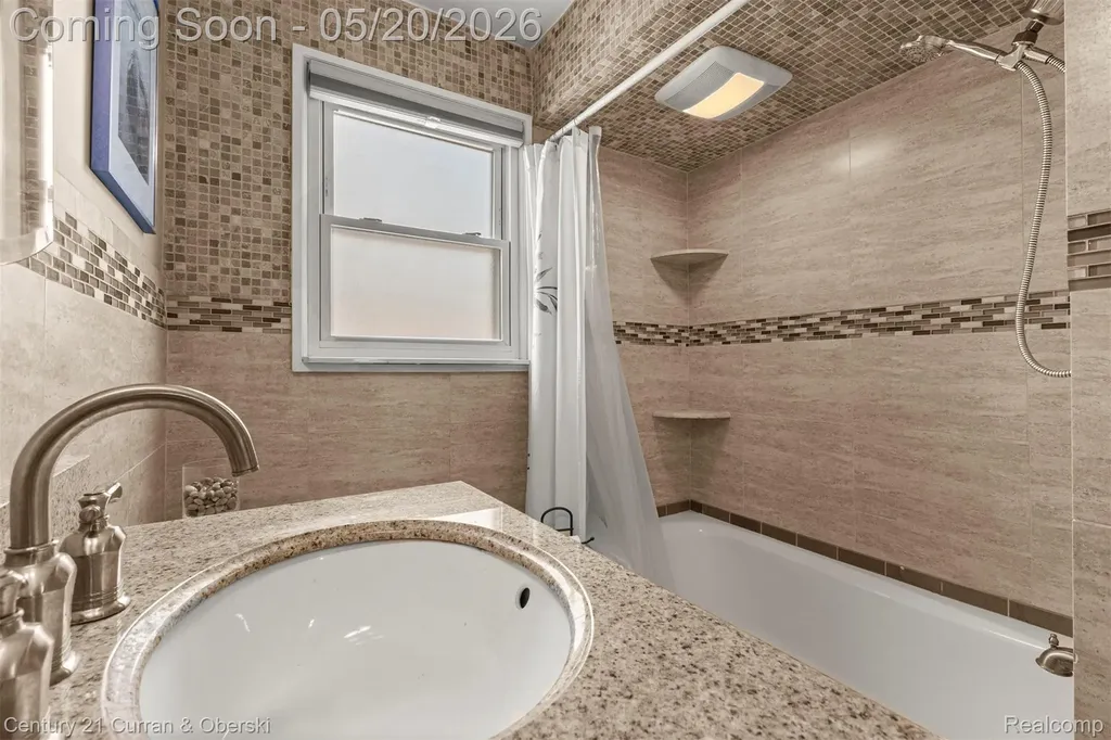 15587 Russell Avenue Allen Park City MI 48101