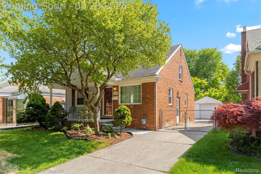 15587 Russell Avenue Allen Park City MI 48101