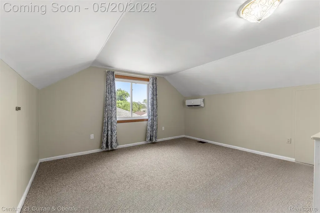 15587 Russell Avenue Allen Park City MI 48101
