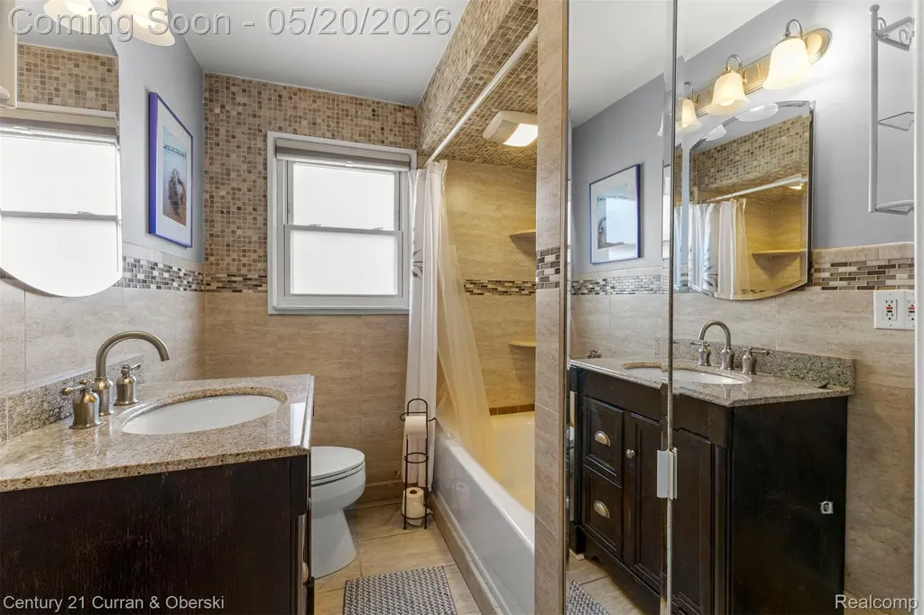 15587 Russell Avenue Allen Park City MI 48101