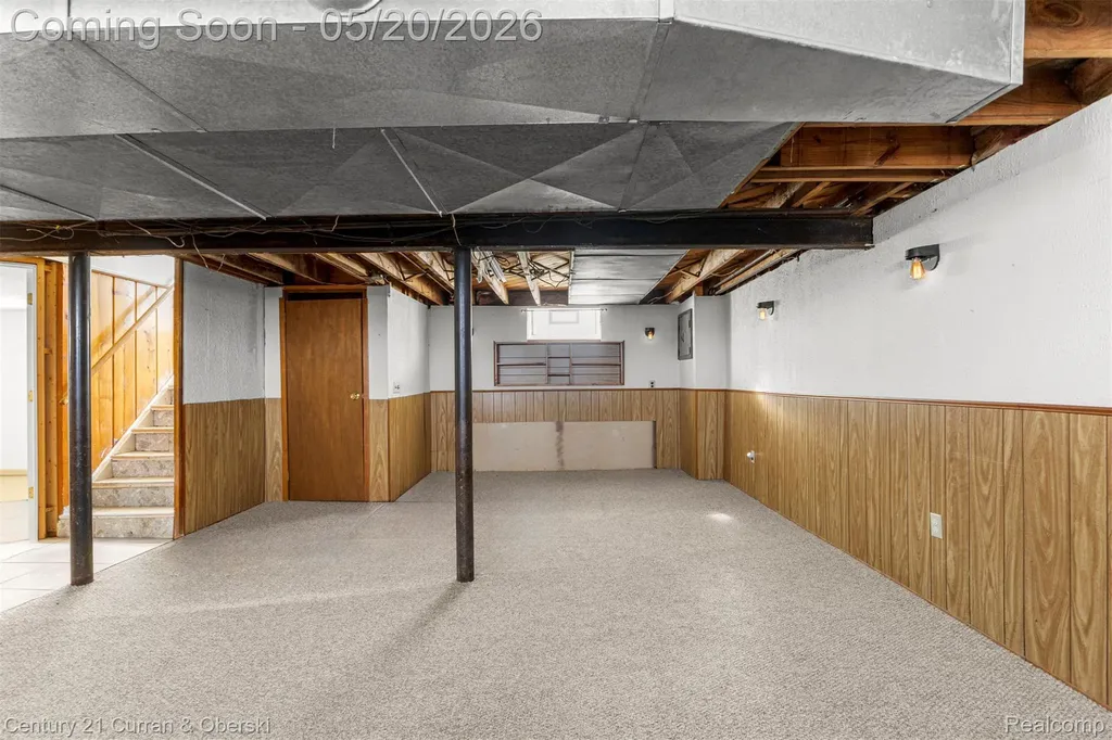 15587 Russell Avenue Allen Park City MI 48101
