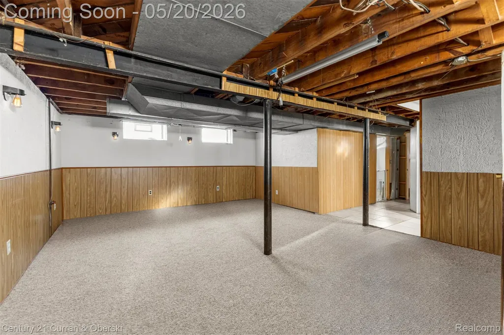 15587 Russell Avenue Allen Park City MI 48101