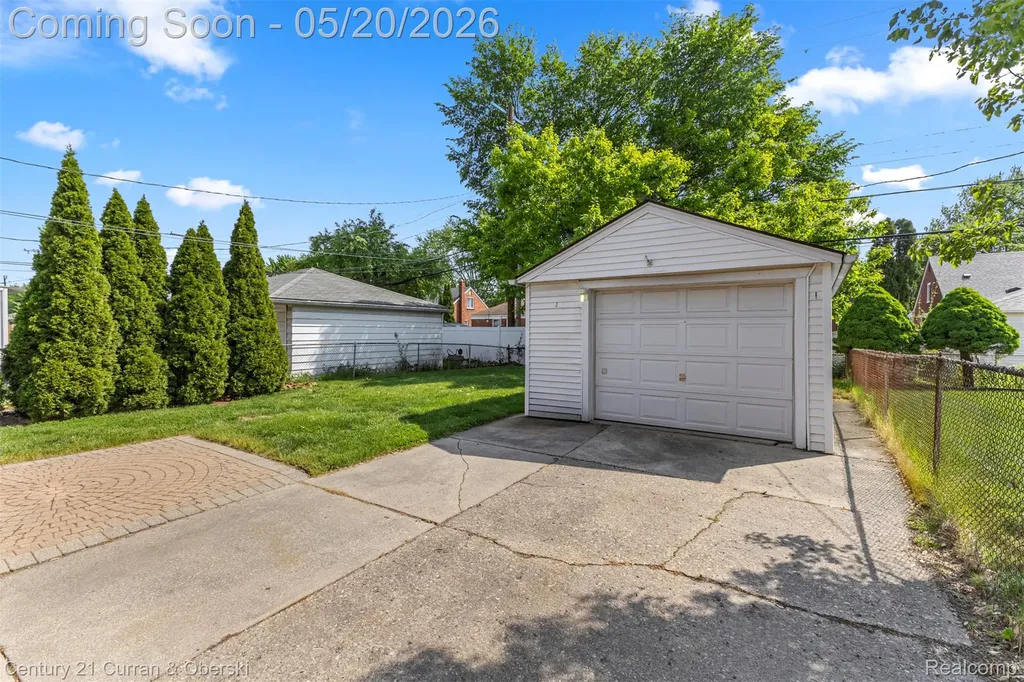 15587 Russell Avenue Allen Park City MI 48101