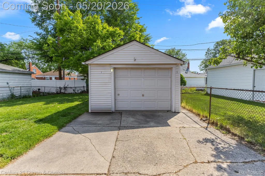 15587 Russell Avenue Allen Park City MI 48101