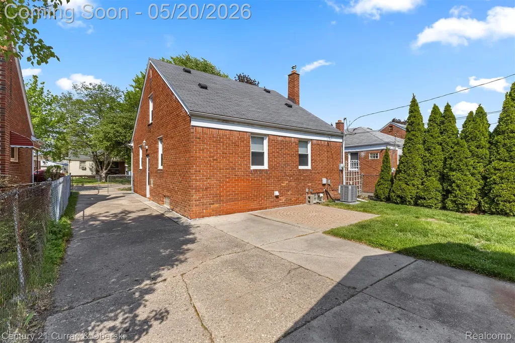 15587 Russell Avenue Allen Park City MI 48101