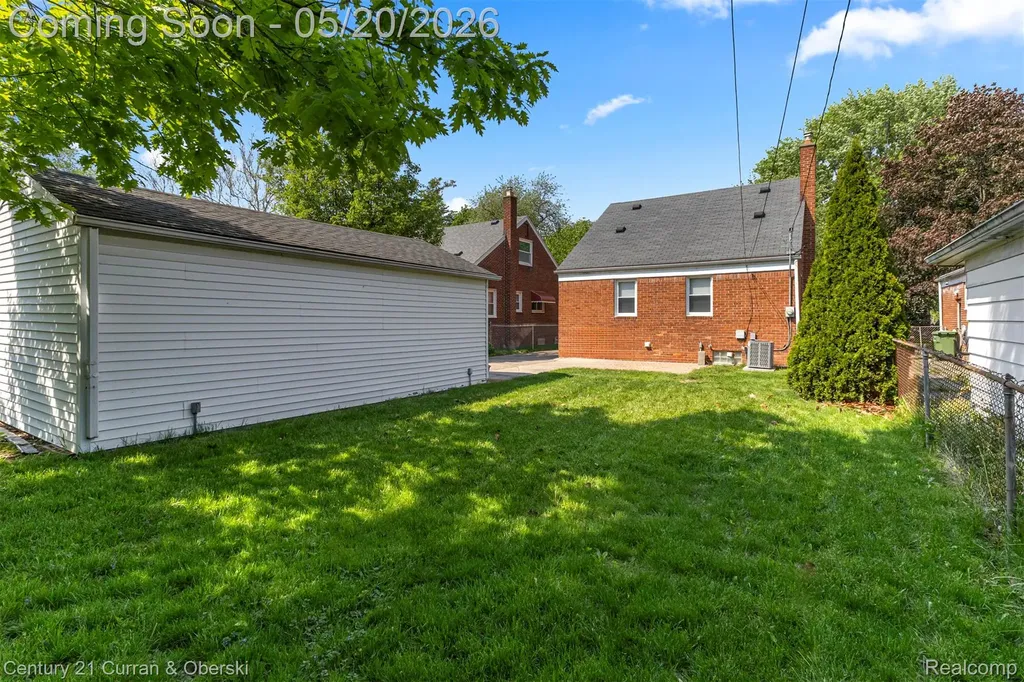 15587 Russell Avenue Allen Park City MI 48101