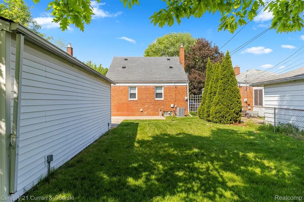 15587 Russell Avenue Allen Park City MI 48101