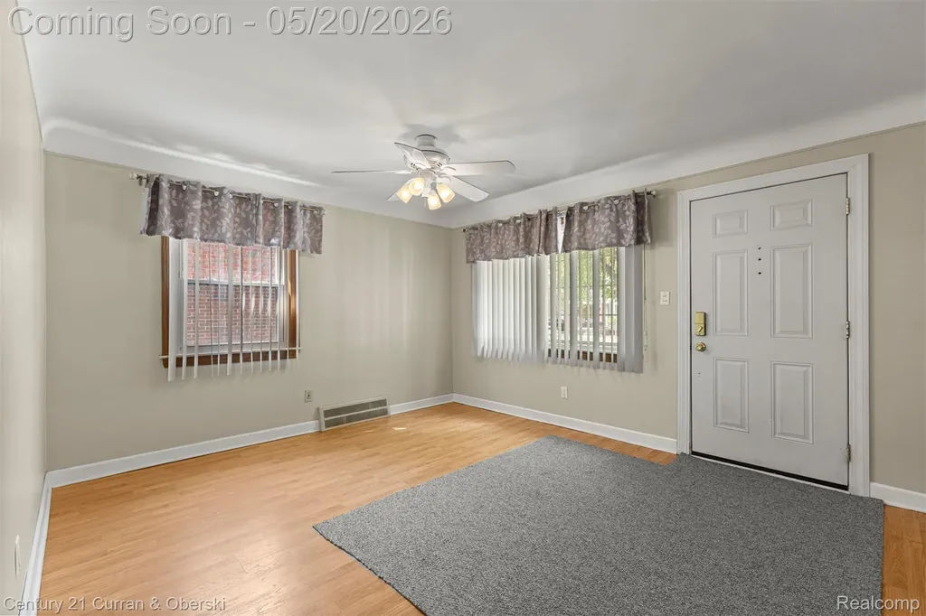 15587 Russell Avenue Allen Park City MI 48101