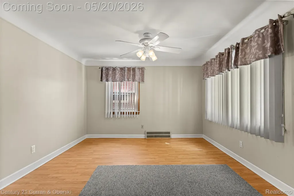 15587 Russell Avenue Allen Park City MI 48101