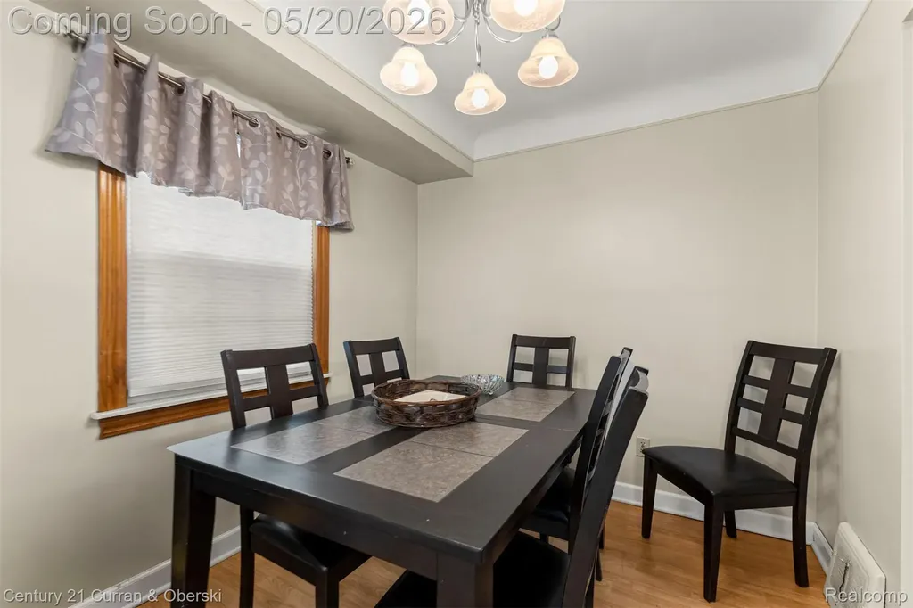 15587 Russell Avenue Allen Park City MI 48101