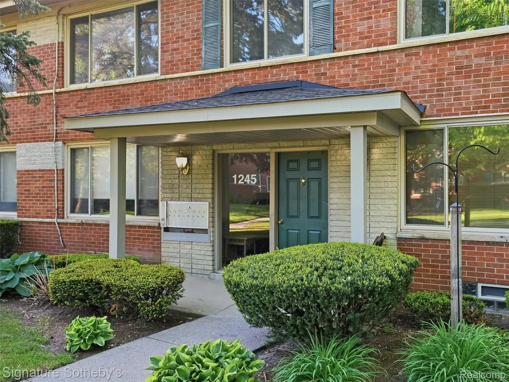 1245 Derby Road Birmingham City MI 48009