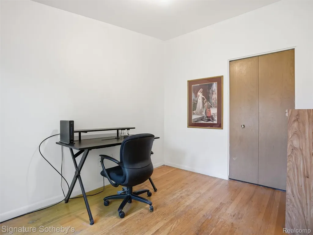 1245 Derby Road Birmingham City MI 48009