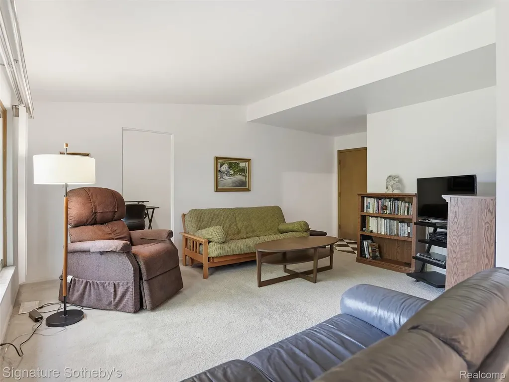 1245 Derby Road Birmingham City MI 48009