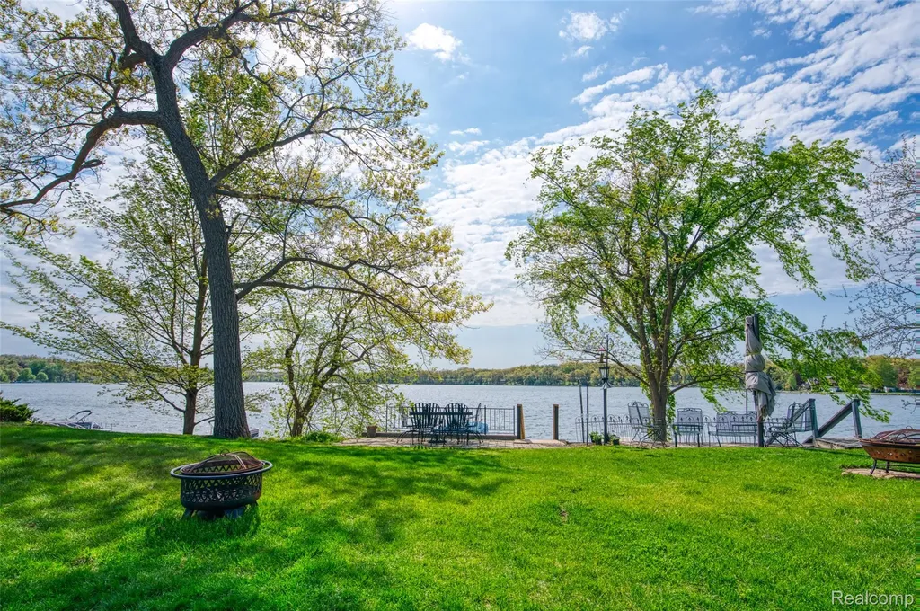 7490 Noahs Landing Dexter Township MI 48137