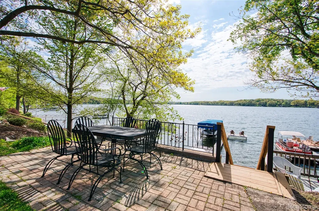 7490 Noahs Landing Dexter Township MI 48137
