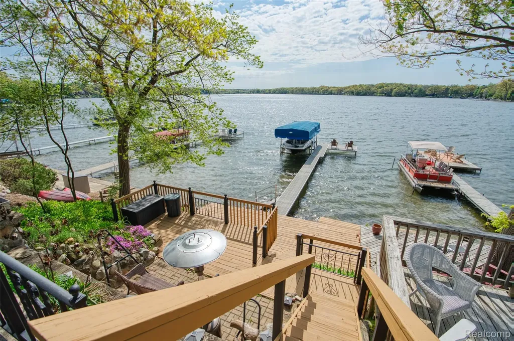 7490 Noahs Landing Dexter Township MI 48137