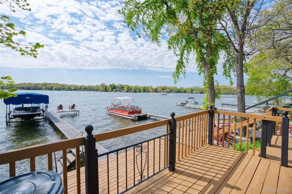 7490 Noahs Landing Dexter Township MI 48137