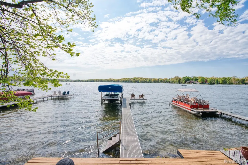 7490 Noahs Landing Dexter Township MI 48137