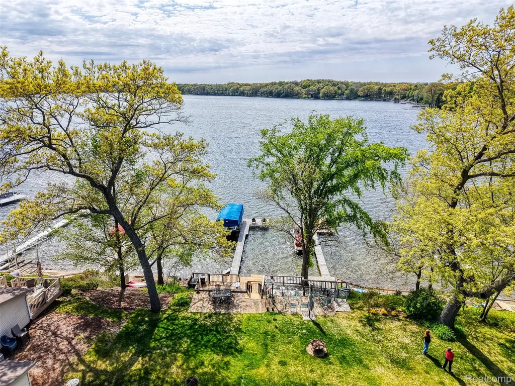 7490 Noahs Landing Dexter Township MI 48137