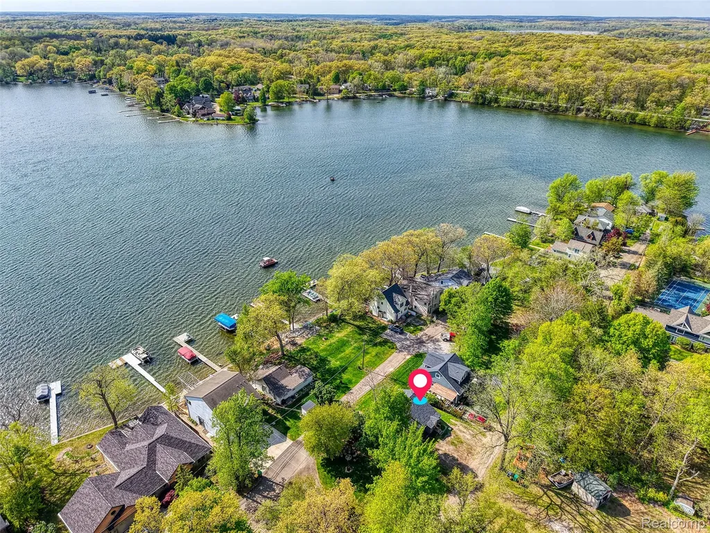 7490 Noahs Landing Dexter Township MI 48137