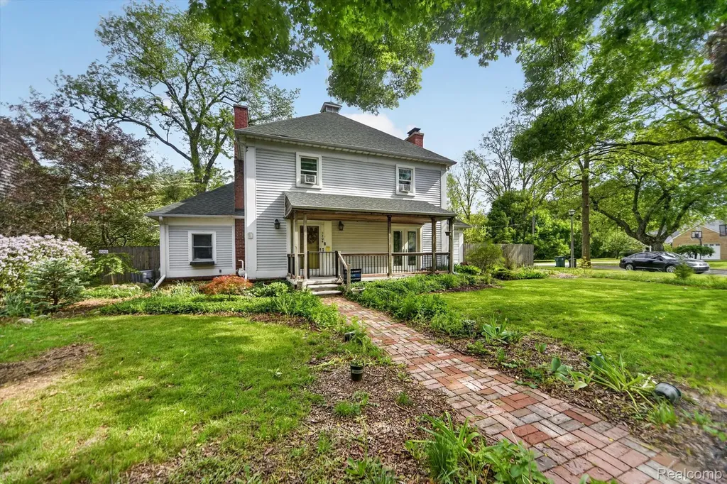 1404 Harvard Road East Lansing City MI 48823