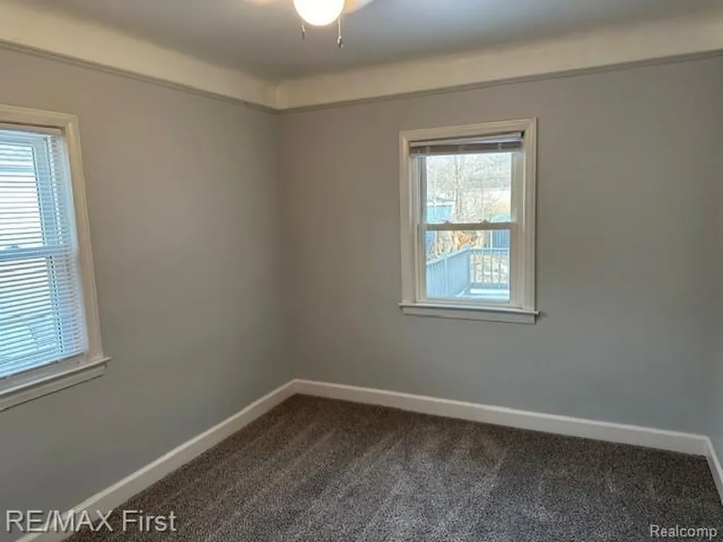 2202 Hollywood Avenue Grosse Pointe Woods City MI 48236